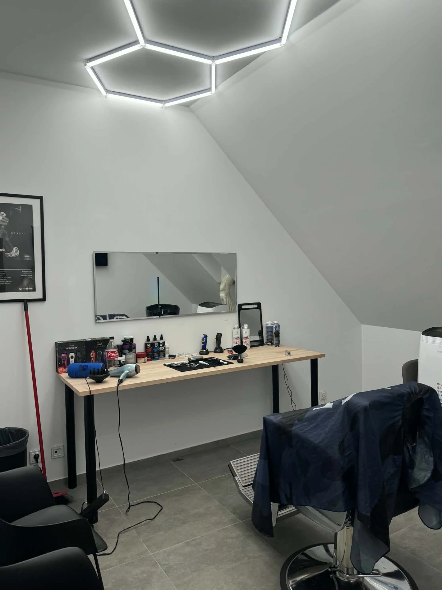 Własny salon Borysa — teraz